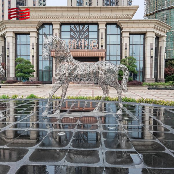 Welding Technique Stainless Steel Horse Sculpture for Urban Art Installation in Europe