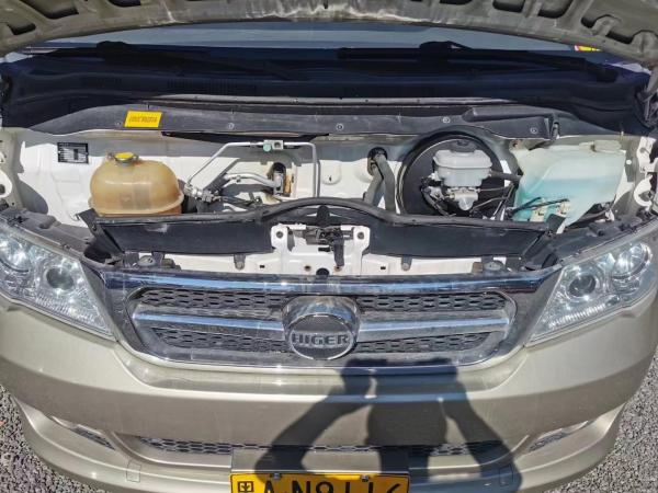 94kw usou um motor diesel mais alto do ônibus 15seats Hiace deixado o telhado alto de direção do ônibus