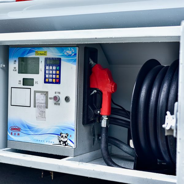 Manual Transmission Dongfeng Small 6000L Diesel Gasoline Fuel Oil Tanker Truck 5-10T GVW