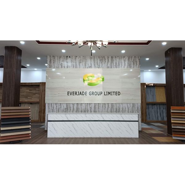 Прочный дубовый деревянный инженерный пол устойчивый к царапинам