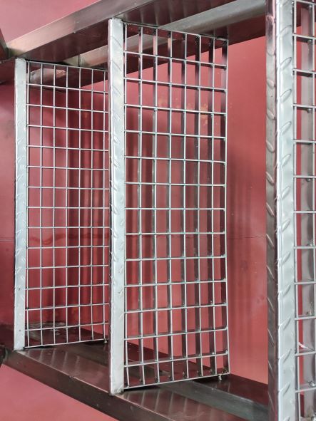 Silver White T1 - T4 Steel Grate Stair Treads Customized