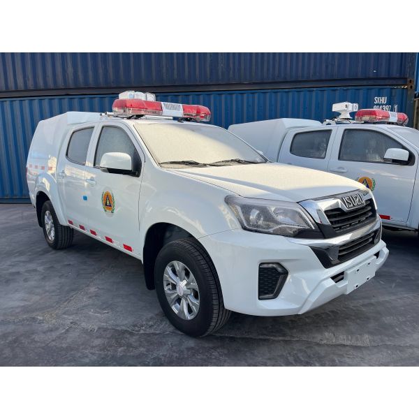 Pickup Small Emergency Rescue Fire Truck With Cab Capacity 2-6 And Firefighting Capabilities