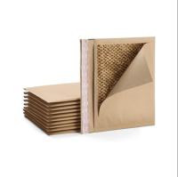 Os envelopes corrugados Kraft dados forma celulares acolchoaram o papel do favo de mel para enviar