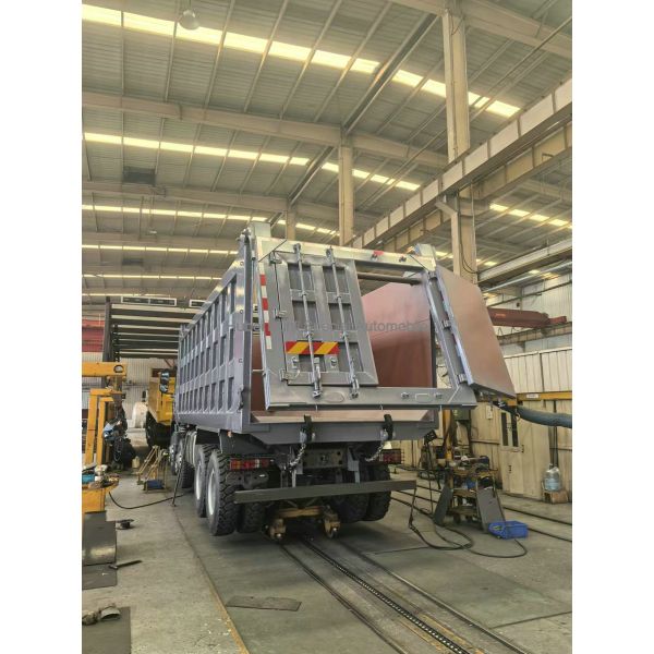 12Wheels Sinotruk HOWO 8x4 400HP Dump Truck 30 Cubic Meter 60 Tons Tipper Vehicle For Mining Sand Coal Stone Transport