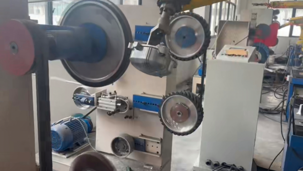 Robotic Grinding Machine with Customizable Voltage and Dust Collection Options