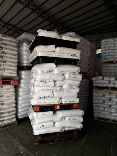 Matériau plastique LCP de qualité d'extrusion à faible déformation et ignifuge Résine plastique LCP