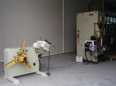 Alimentador remoto pneumático do rolo do Nc do interruptor para a elevada precisão de alimentação do equipamento da bobina de aço