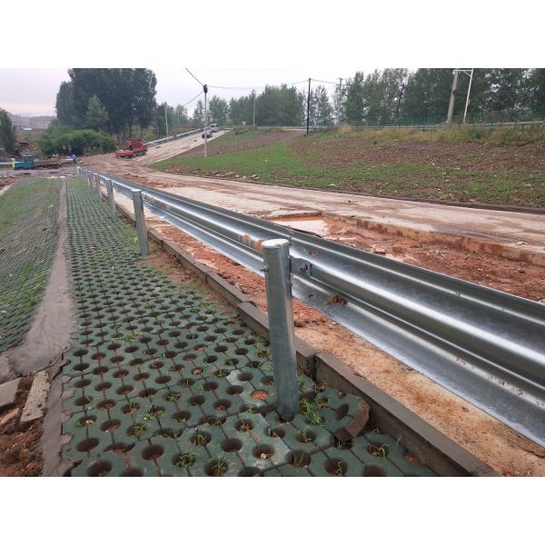 Внешняя безопасность W-beam Thermal Spray Highway Guardrail Bracket с W-beam дизайном