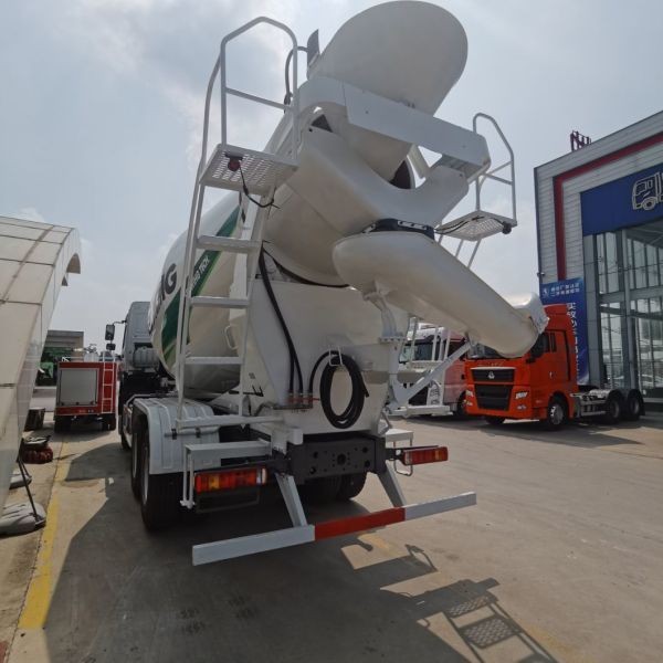 Portable Cement Mixer Truck with Sinotruk Chassis and Tyres Diesel Fuel Concrete Mixer