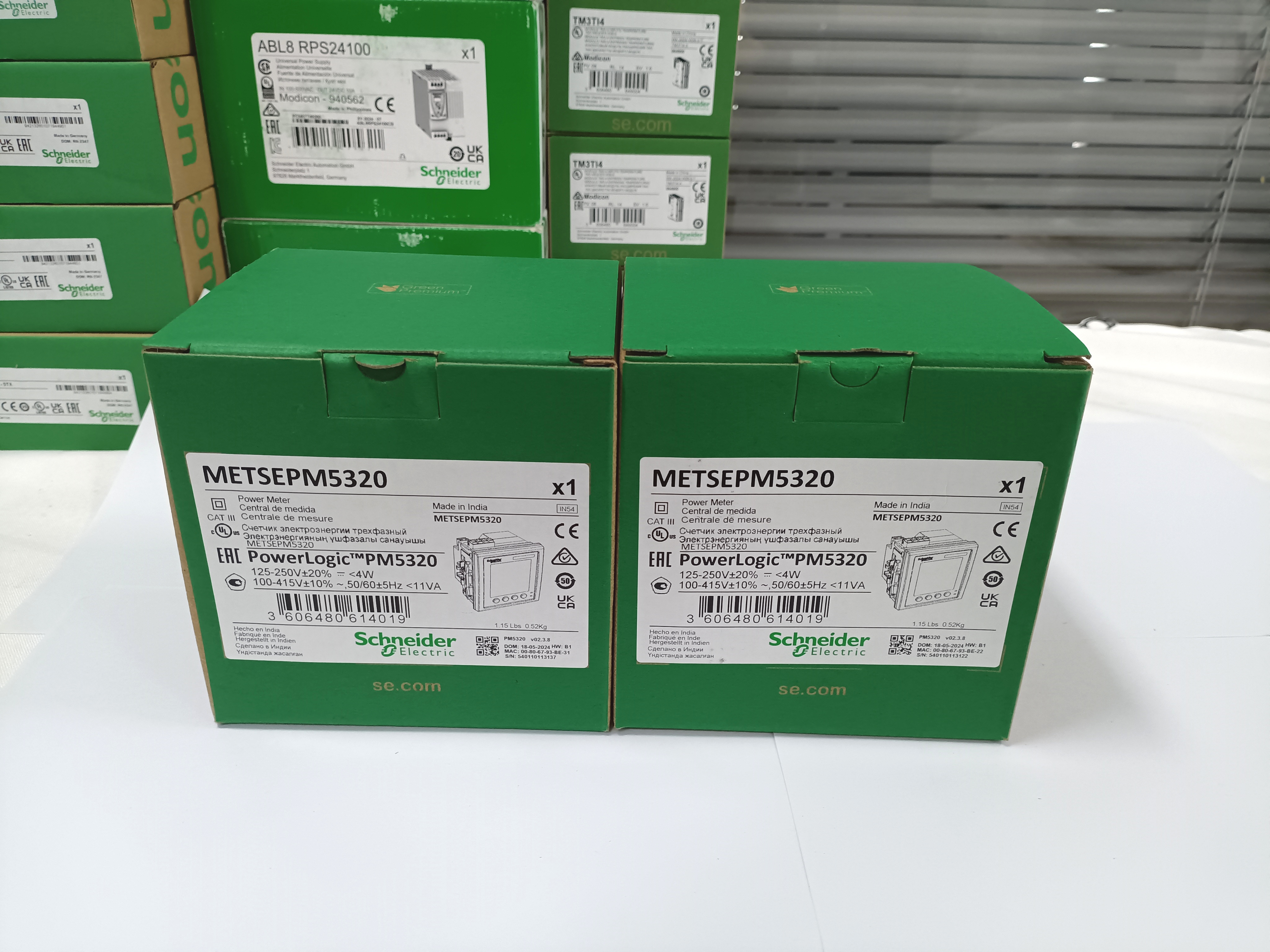 METSEPM5320 Schneider Power Meter PowerLogic PM5320 Ethernet До 31 гармонии 256KB 2DI/2DO 35 сигнализации