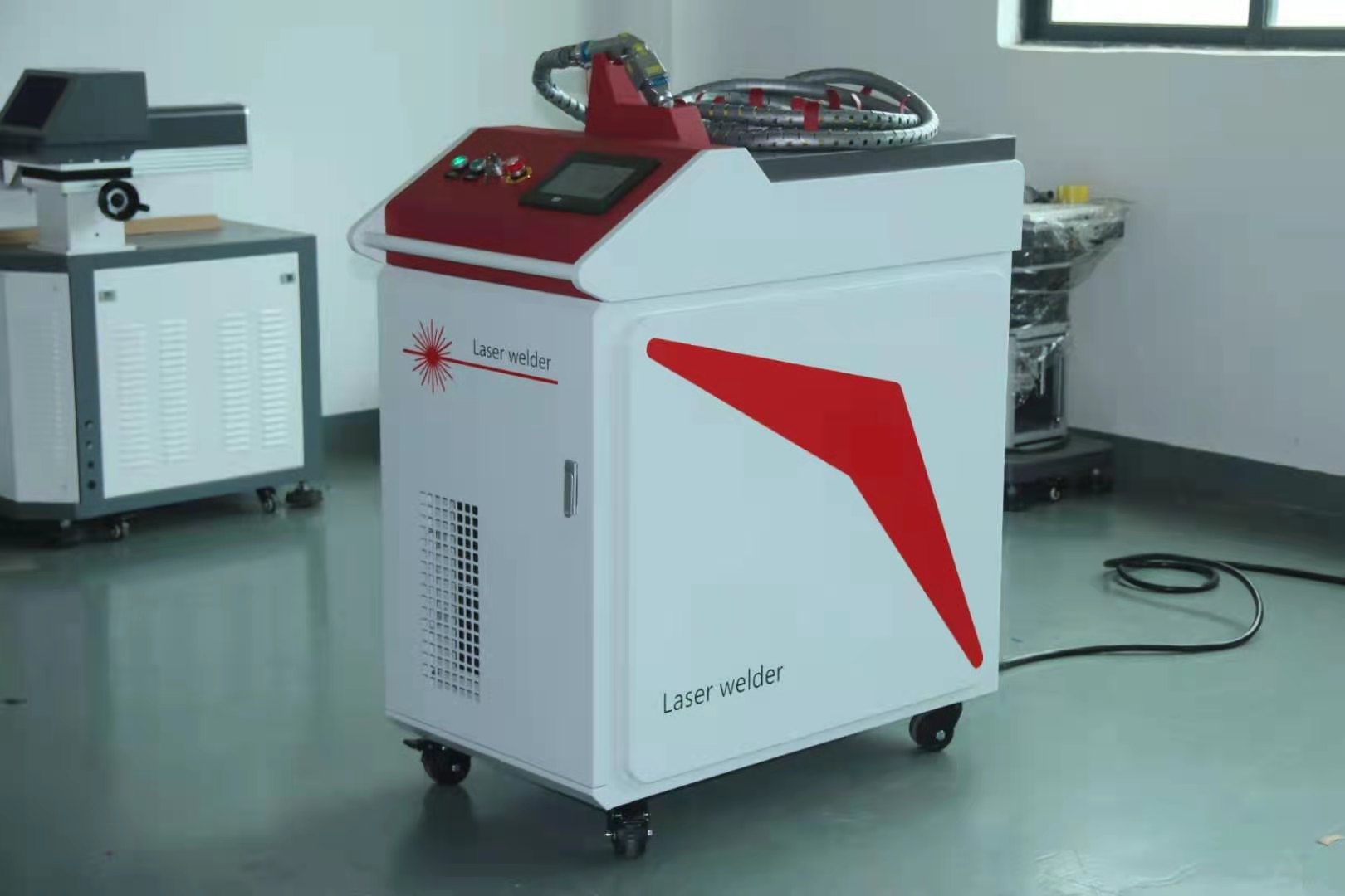 Сварочный аппарат 1kw лазера волокна Raycus Jpt Макс 1.5kw 2kw