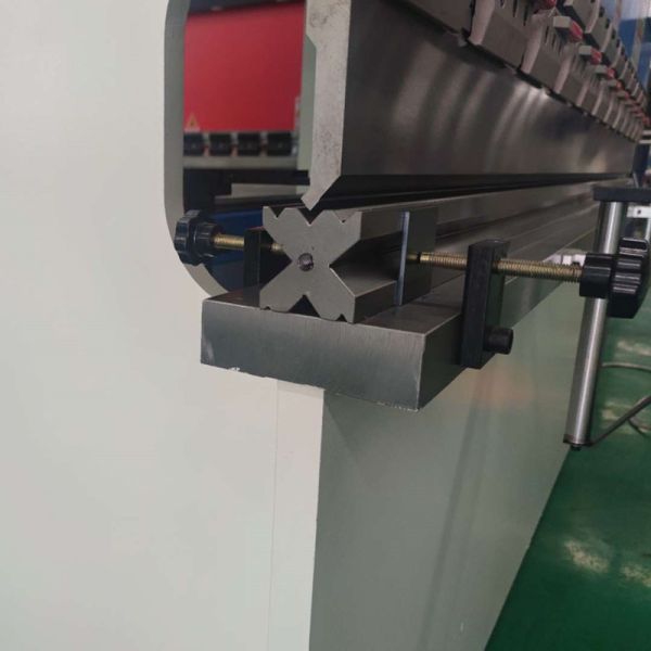 7.5kw Torsion Bar Press Brake E21 System CNC Hydraulic Sheet Metal Bending Machine 10times/Min