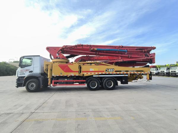 Camión bomba de hormigón Sany 52M de 2020 sobre chasis Mercedes-Benz