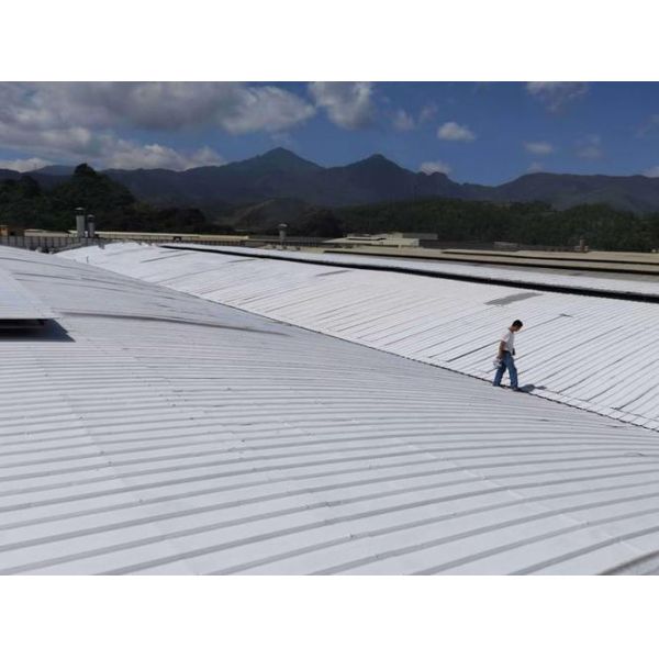 Fabricants de tôles de toiture en PVC blanc en résine synthétique à installation rapide, tôles de toiture en PVC de 2 mm pour toiture, tejas de UPVC populaires en Amérique latine