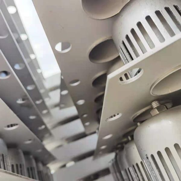 JIS Broaching Titanium Bubble Cap Tray Cnc Distillation Column Internals