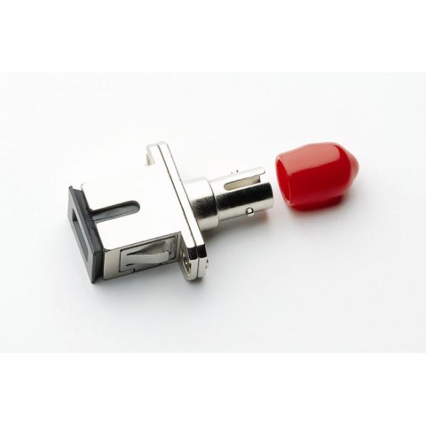 Зеленый переходник СК/АПК симплексный с шторкой, коротким фланцом, зажимом метал