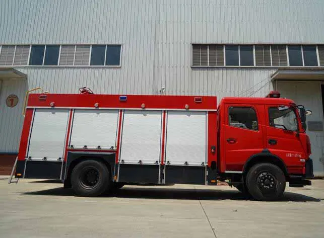 Diesel Engine 6 Wheel Dongfeng 6000kg 6tons Water Tank Fire Truck