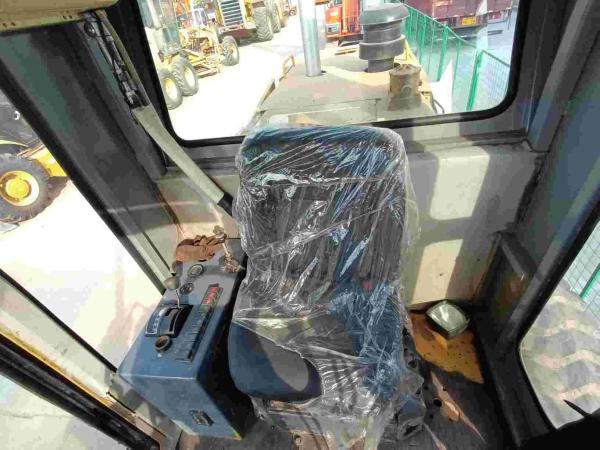 Gradeira diesel de 4 cilindros pré-propriedade com motor Cummins Lâmina reta / Ripper traseiro 100-150HP