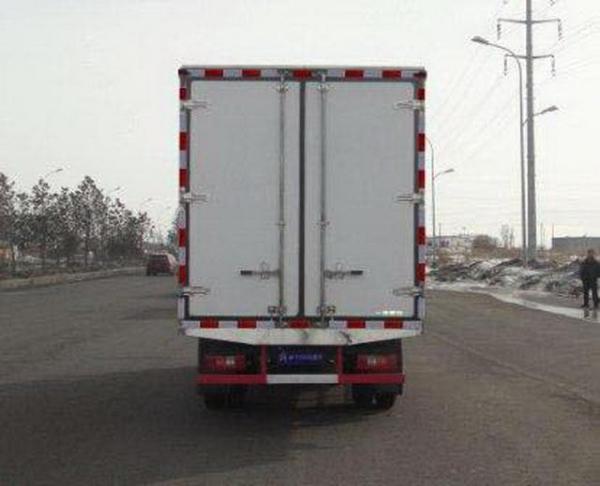 Refrigerated Truck Light Duty Commercial Trucks Wheelbase 3360 Light Green