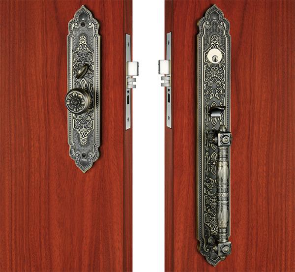 Portas de entrada de cozinha e de banheiro