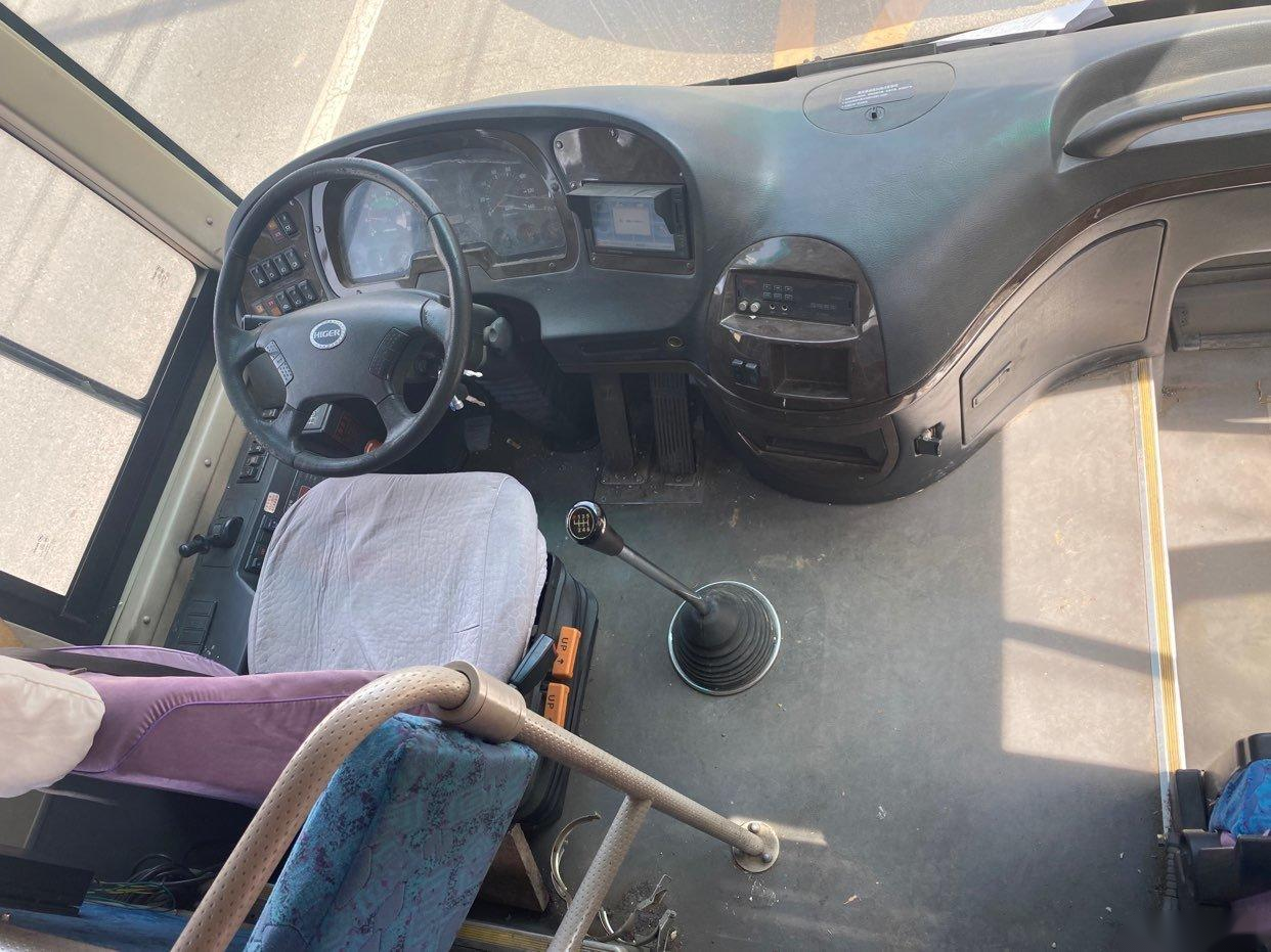 Используемый более высокий автобус KLQ6119 51 усаживает используемый автобус пассажира ручного привода тренера выведенный автобусом одиночной используемый дверью