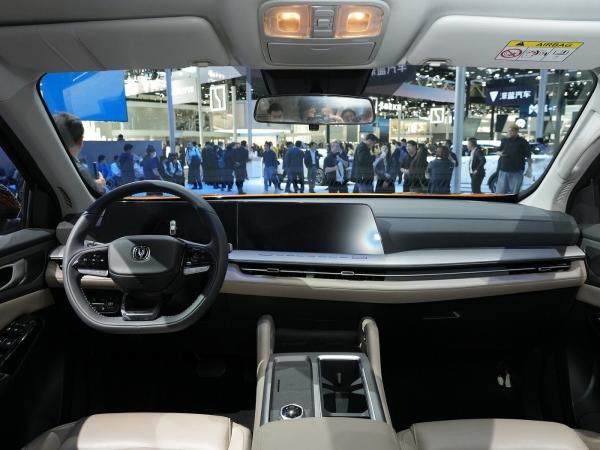 Uni V Gasoline Car 5 Seats Customized Request Changan Uni-V 1.5t Petrol Car Sedan