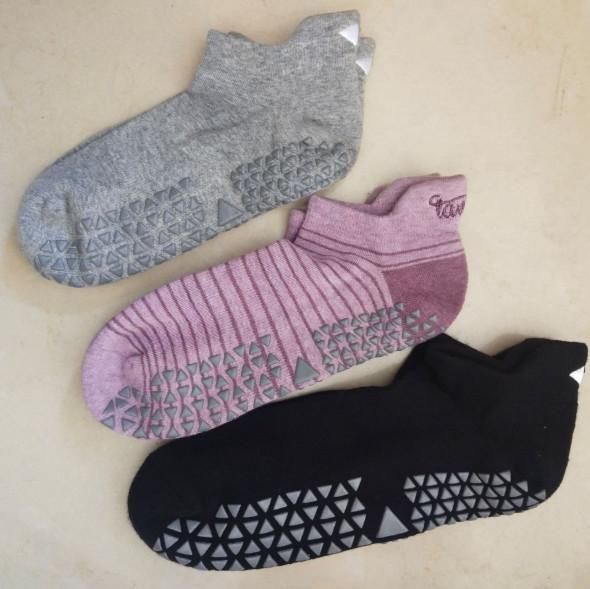 Fashionable Yoga Grip Socks / Pilates Reformer Socks Snagging Resistance For Girls