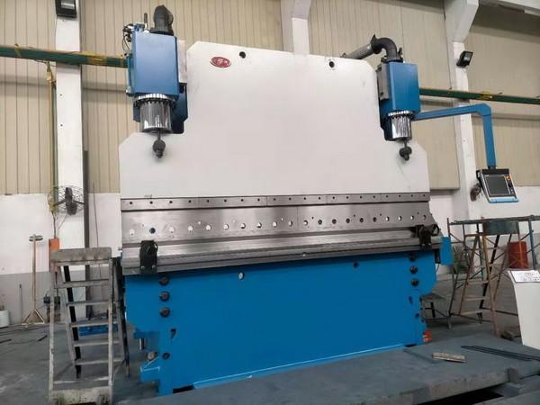 Força de 4000KN Grande freio de pressão hidráulica 7m Para 14m de comprimento de folha de metal de dobra