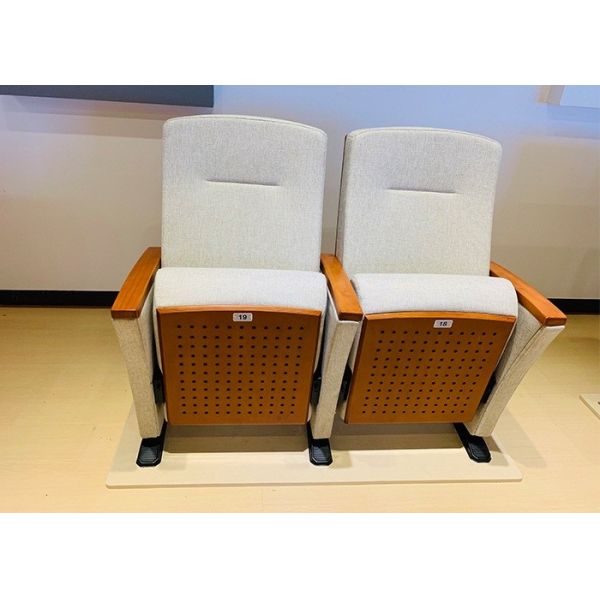 Коммерчески церковь проложенная аудиторией предводительствует деревянное место финиша