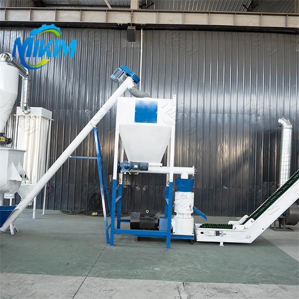 Ligne de production de granulés d'aliments pour animaux de ferme entièrement automatique et efficace pour le bétail et la volaille