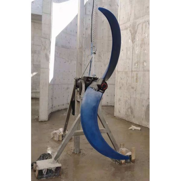 Submersible thruster