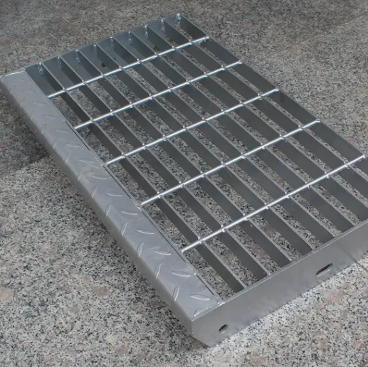Hot-Dip Galvanized Steel Stair Treads with Square Grid Non-Slip Bar Grating for Walkways