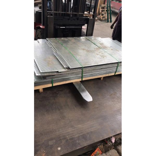 A304 Stainless Steel Perforated Sheets Plate JIS AiSi Standard For Decoration