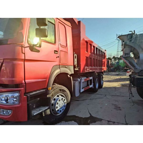 Sinotruck HOWO 6*4 Дэмп-трак с шинами 12.00r20 и двигателем вместимостью 6-8 л