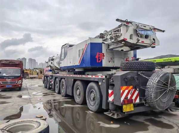 2012 Zoomlion 260T Cran de camion lourd blanc contrepoids 89T Moteur Mercedes Benz