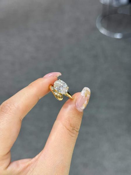 Oval Lab Created CVD Diamond 2.31ct DEF 18K Yellow Gold Fashion Diamond Ring