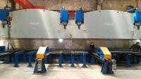 Máquina de dobra de placas hidráulicas CNC de dupla ligação para linha de produção de postes de luz