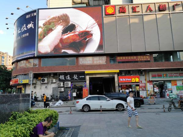 P8 Outdoor Led Display Billboard Electronic TV Wall Signboard Display Full Color Waterproof Box
