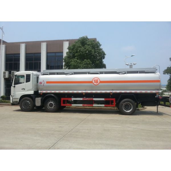 Volume de réservoir du camion 6x2 21.3M3 de pétrolier de Sinotruk Howo avec la