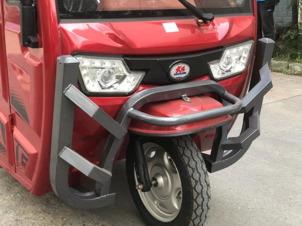 1500w Electric Cargo Tricycle with Enclosed Body High Displacement and Red Color Made
