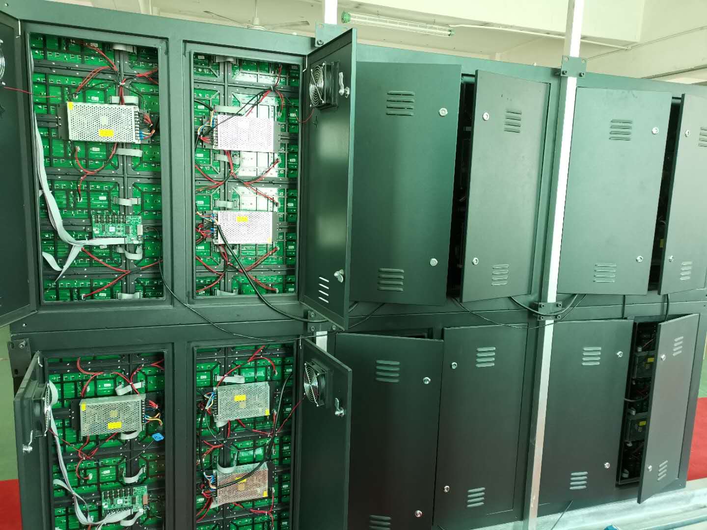 Подгонянный двойник встал на сторону hd полного цвета афиши стойки ip65 дисплея на открытом воздухе рекламы P8 водоустойчивое фиксированное