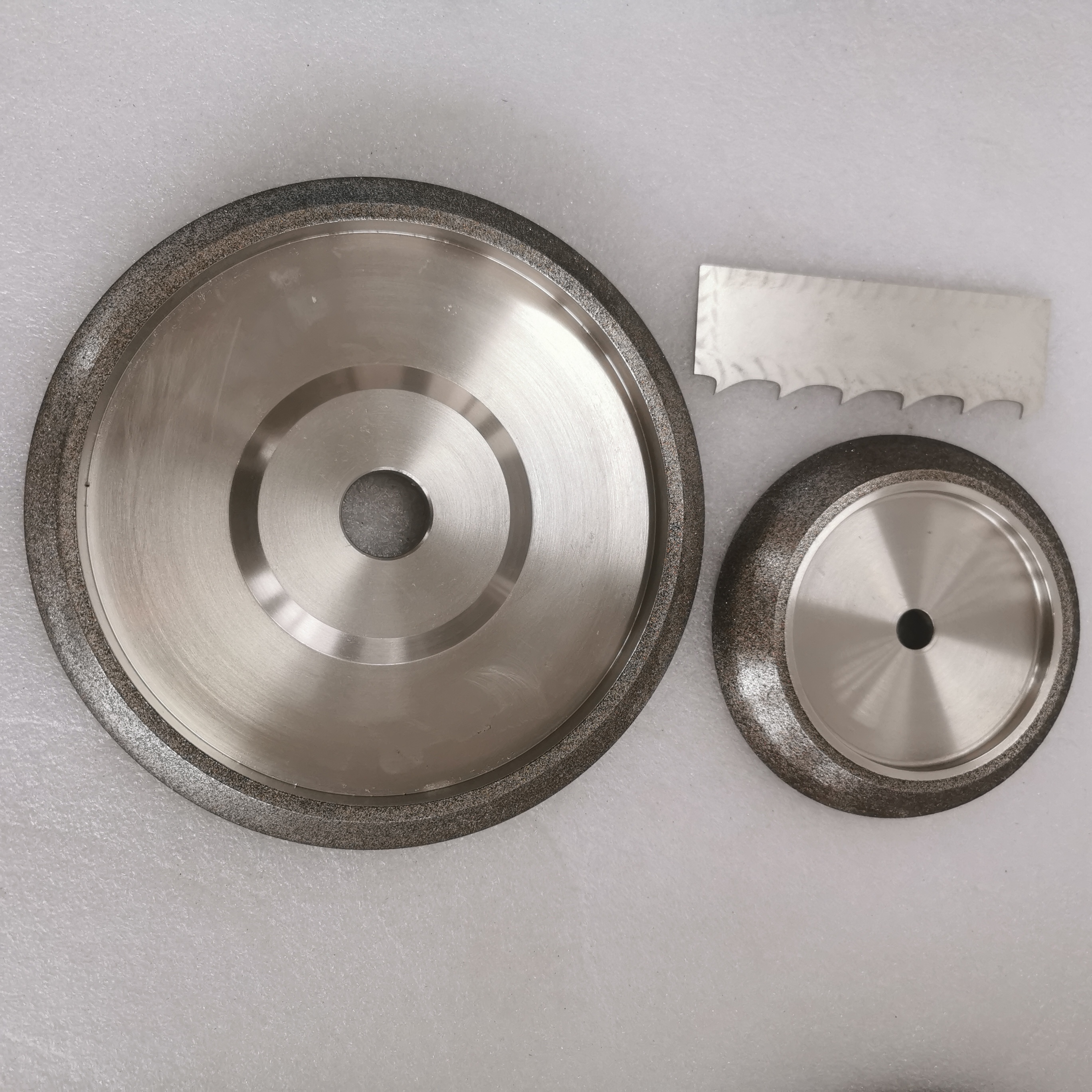 Electroplated CBN Sharpening Wheel with Tooth Pitch 22mm and Inner Hole 25.4mm for Band Saw Blade