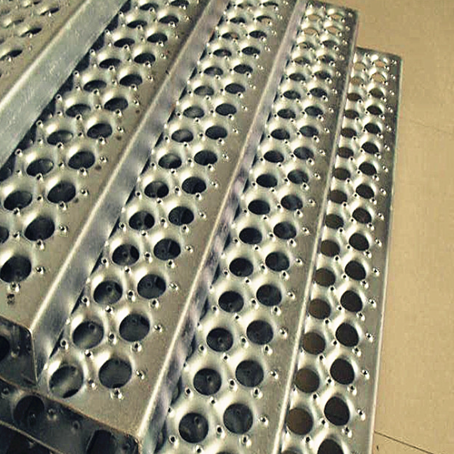 Length 4m Pre Galvanized Steel Safety Diamond Grip Stair Tread