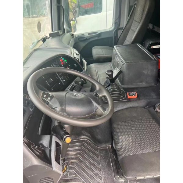 Benz Zoomlion Подержанный бетонный насос грузовик 49м 6 рук 2014 Белый Оранжевый