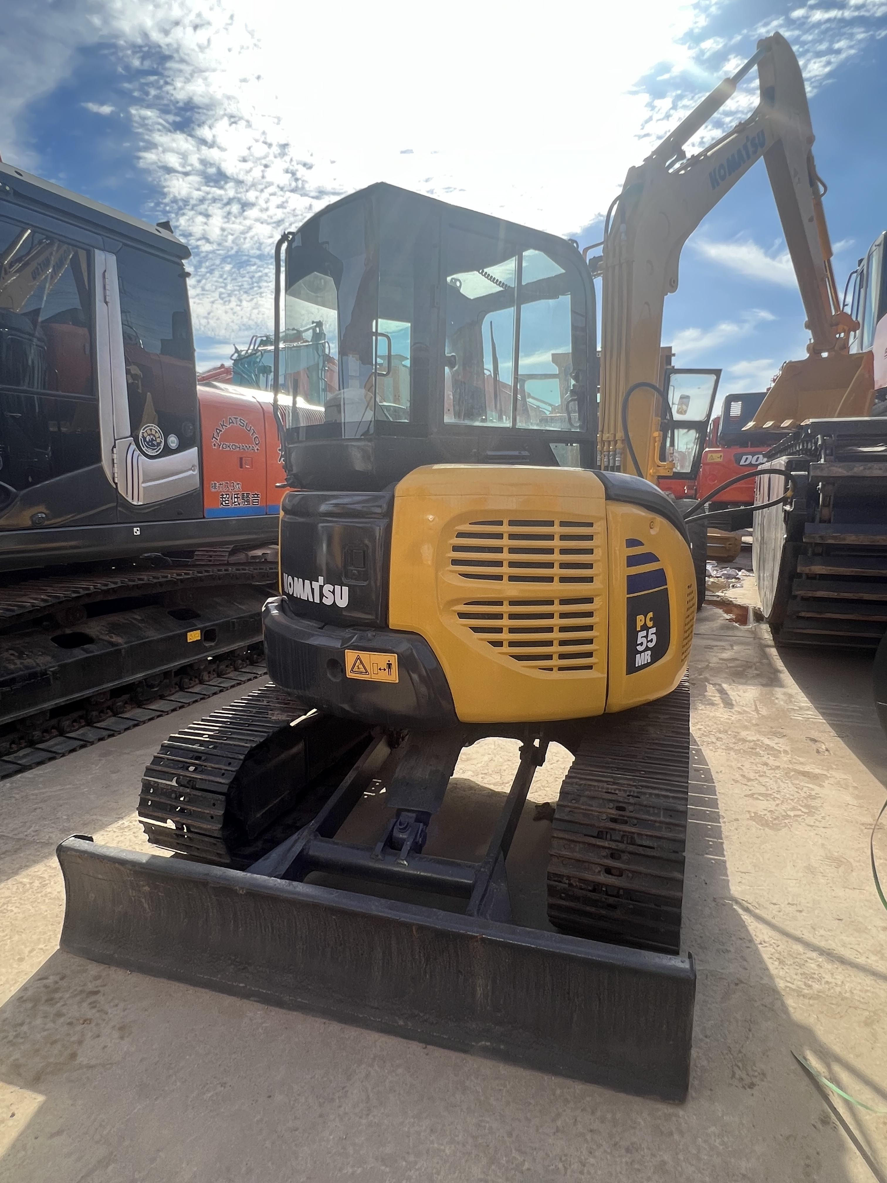 Модель двигателя Komatsu 4D88E-6 Подержанный KomatsuPC55MR Экскаватор Кувшин вместимостью 0,15 м