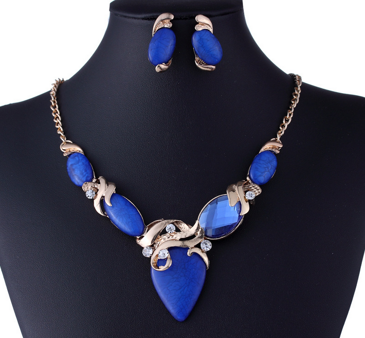 European and American big exaggerated retro gem diamond pendant necklace resin