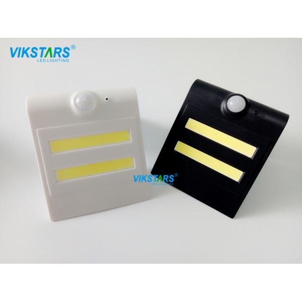 1200mAh Brightest Solar Powered Garden Lights 120 Degree Beam Angle For Fences Walls