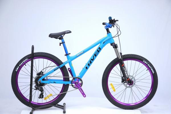 Bicicleta de montaña deportiva de material de tenedor de acero con capacidad de carga de 150 kg para jinetes medianos y aventuras de todo terreno