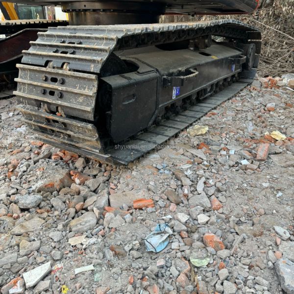 Une excavatrice Hitachi ZX120 abordable et adaptée au concassage