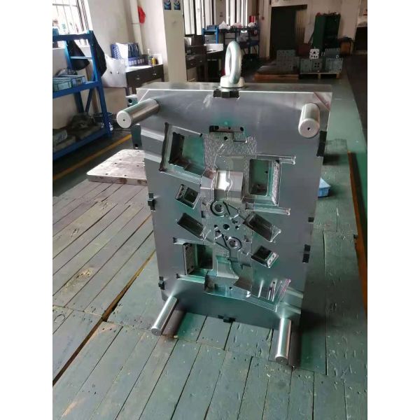 E420 Hot Runner Plastic Injection Molding Tooling With LKM Base